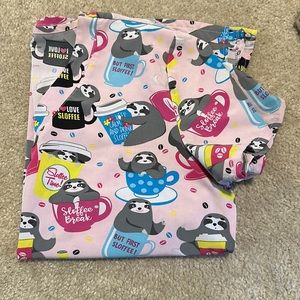 Scrub top size large sloth gt like new scrubs